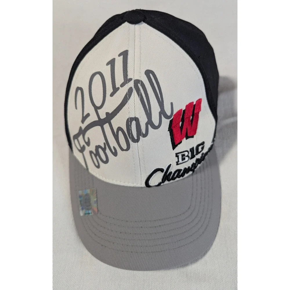 Wisconsin Badgers Hat 2011 Big Ten Champions Football Locker Room Strapback Cap